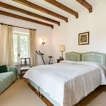 Villa Charming 4 Bedroom With Garden And Pool Lesa