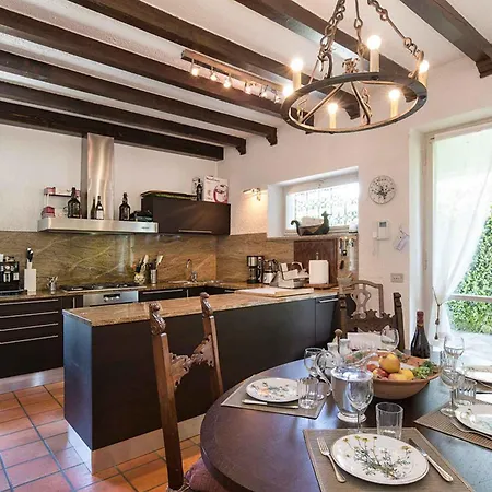Villa Charming 4 Bedroom With Garden And Pool *